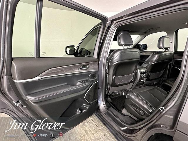 Photo of 2022 Metallic Jeep Grand Cherokee L