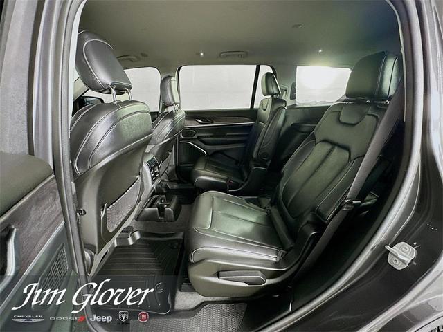 Photo of 2022 Metallic Jeep Grand Cherokee L