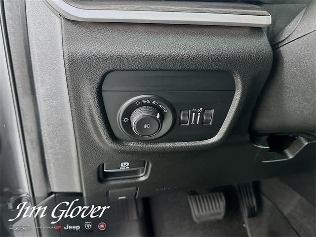 Photo of 2022 Metallic Jeep Grand Cherokee L