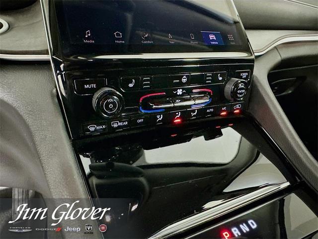 Photo of 2022 Metallic Jeep Grand Cherokee L