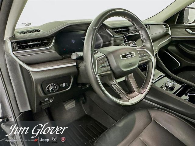 Photo of 2022 Metallic Jeep Grand Cherokee L