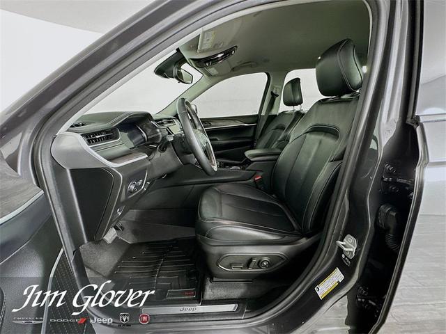 Photo of 2022 Metallic Jeep Grand Cherokee L