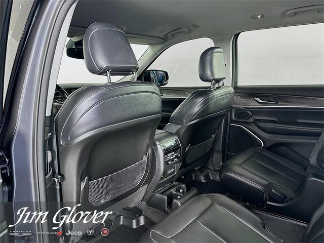 Photo of 2022 Metallic Jeep Grand Cherokee L