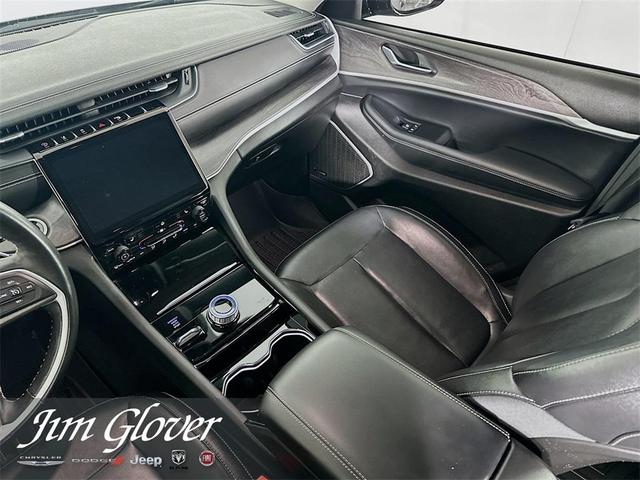 Photo of 2022 Metallic Jeep Grand Cherokee L