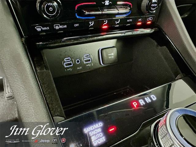 Photo of 2022 Metallic Jeep Grand Cherokee L