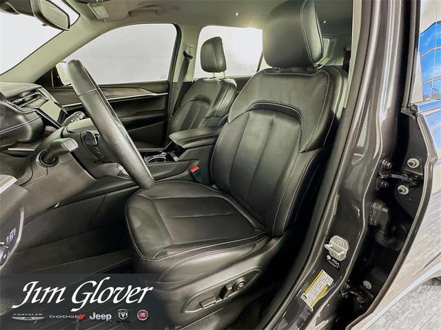 Photo of 2022 Metallic Jeep Grand Cherokee L