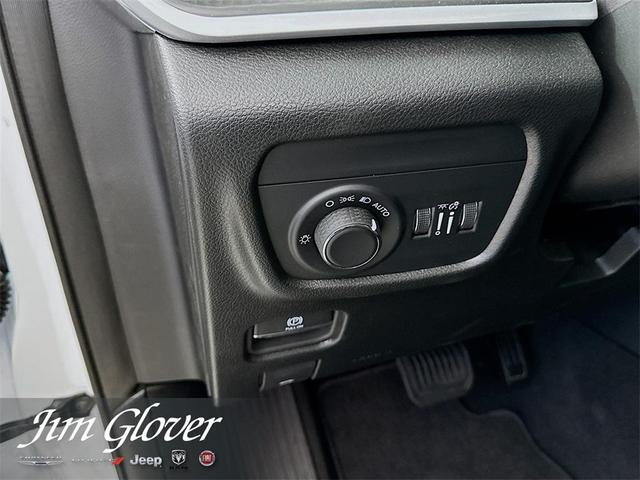 Photo of 2025 Bright White Clearcoat Jeep Grand Cherokee L