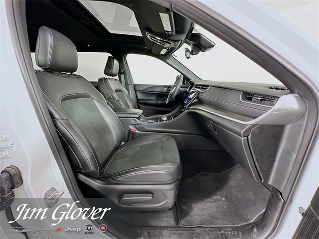 Photo of 2025 Bright White Clearcoat Jeep Grand Cherokee L
