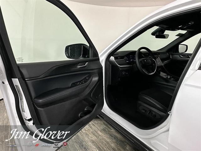 Photo of 2025 Bright White Clearcoat Jeep Grand Cherokee L