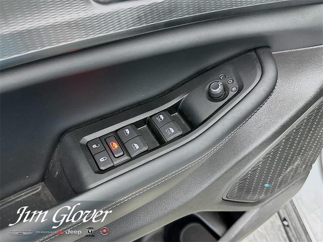 Photo of 2025 Bright White Clearcoat Jeep Grand Cherokee L