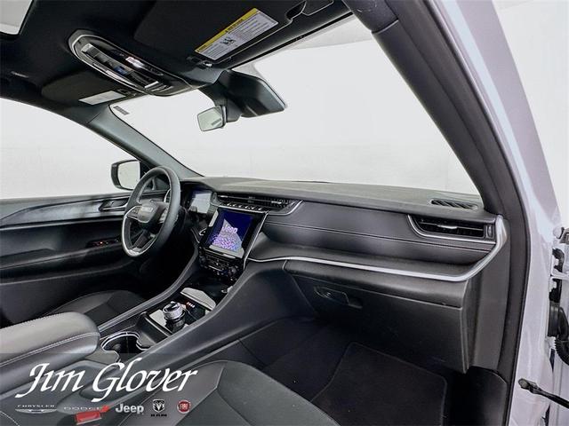 Photo of 2025 Bright White Clearcoat Jeep Grand Cherokee L