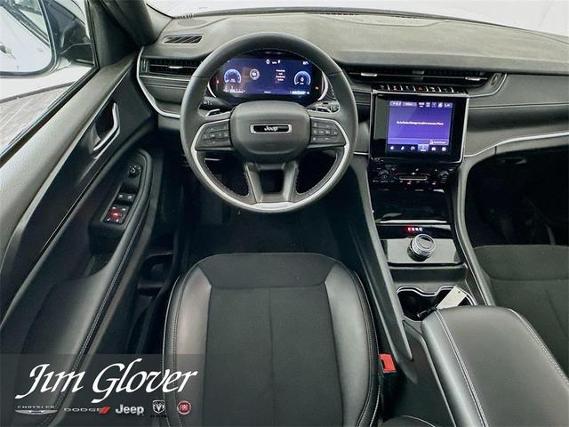 Photo of 2025 Bright White Clearcoat Jeep Grand Cherokee L