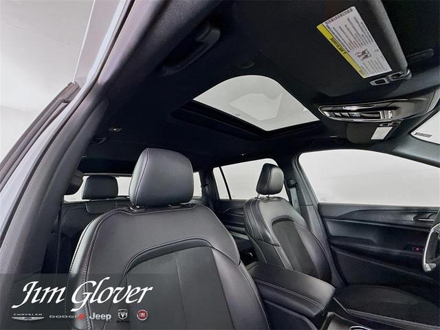 Photo of 2025 Bright White Clearcoat Jeep Grand Cherokee L