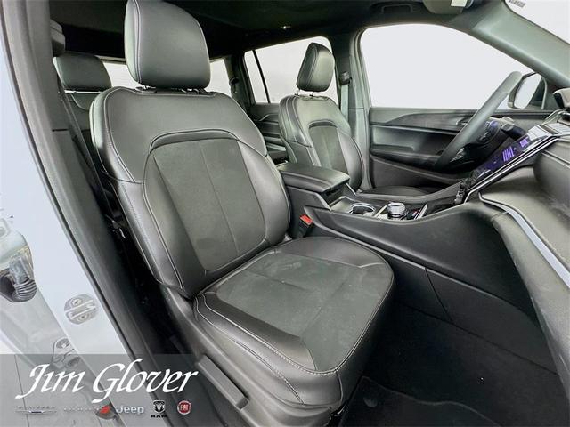 Photo of 2025 Bright White Clearcoat Jeep Grand Cherokee L