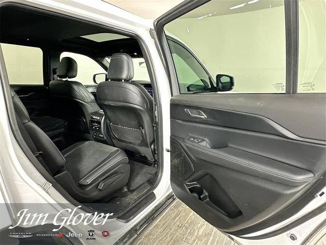 Photo of 2025 Bright White Clearcoat Jeep Grand Cherokee L