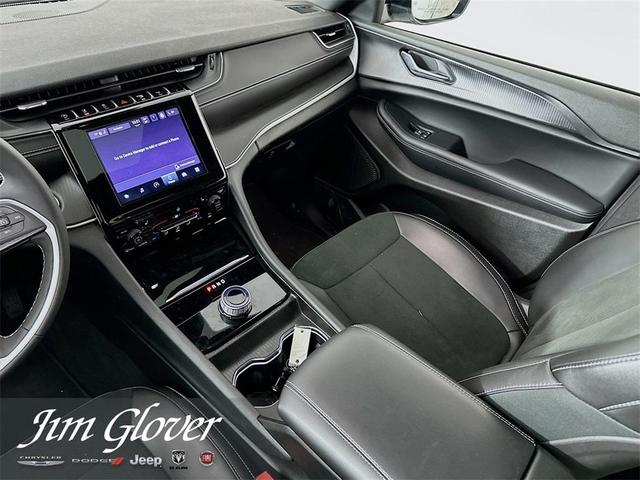 Photo of 2025 Bright White Clearcoat Jeep Grand Cherokee L