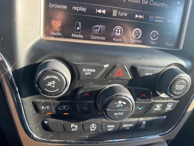 Photo of 2016 Brilliant Black Crystal Pearlcoat Jeep Grand Cherokee