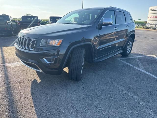 Photo of 2016 Brilliant Black Crystal Pearlcoat Jeep Grand Cherokee
