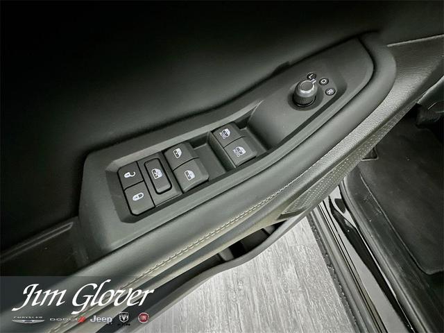 Photo of 2025 Diamond Black Jeep Grand Cherokee L