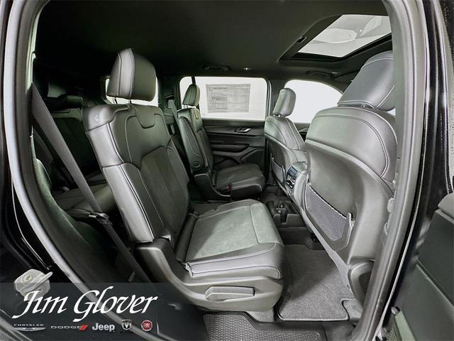 Photo of 2025 Diamond Black Jeep Grand Cherokee L