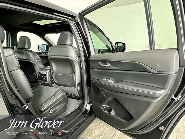 Photo of 2025 Diamond Black Jeep Grand Cherokee L