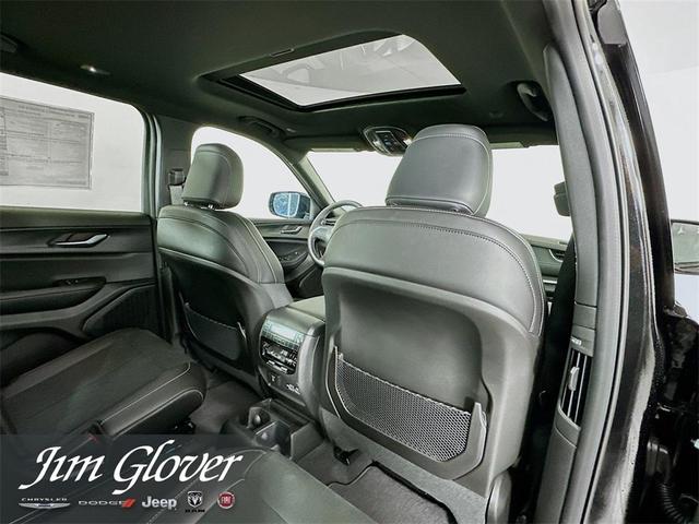 Photo of 2025 Diamond Black Jeep Grand Cherokee L
