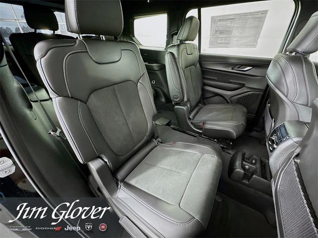 Photo of 2025 Diamond Black Jeep Grand Cherokee L