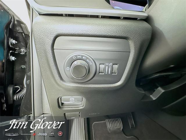 Photo of 2025 Diamond Black Jeep Grand Cherokee L