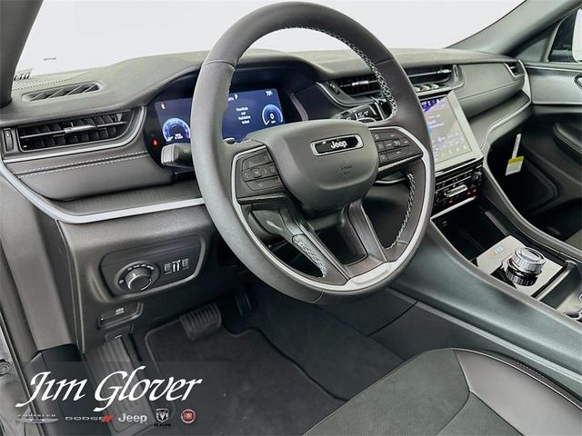 Photo of 2025 Diamond Black Jeep Grand Cherokee L