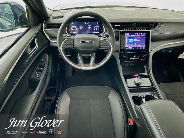 Photo of 2025 Diamond Black Jeep Grand Cherokee L