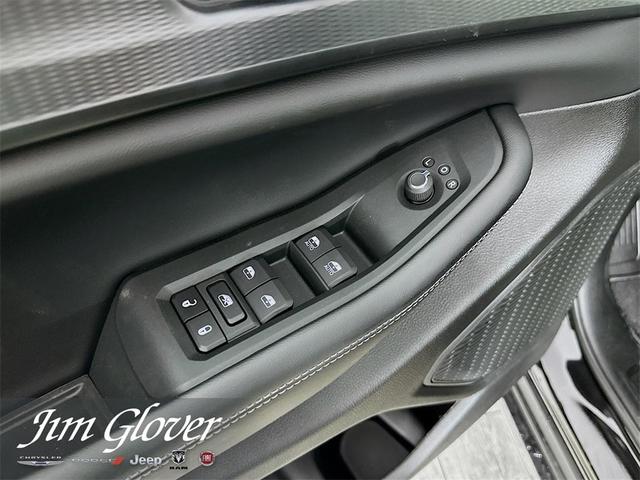 Photo of 2025 Diamond Black Jeep Grand Cherokee L