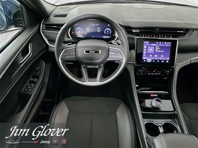 Photo of 2025 Diamond Black Jeep Grand Cherokee L