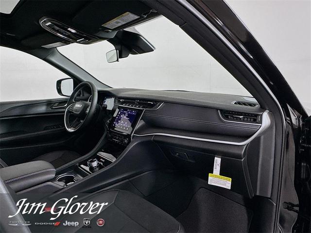 Photo of 2025 Diamond Black Jeep Grand Cherokee L
