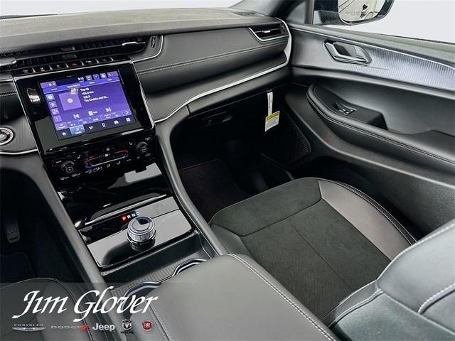 Photo of 2025 Diamond Black Jeep Grand Cherokee L