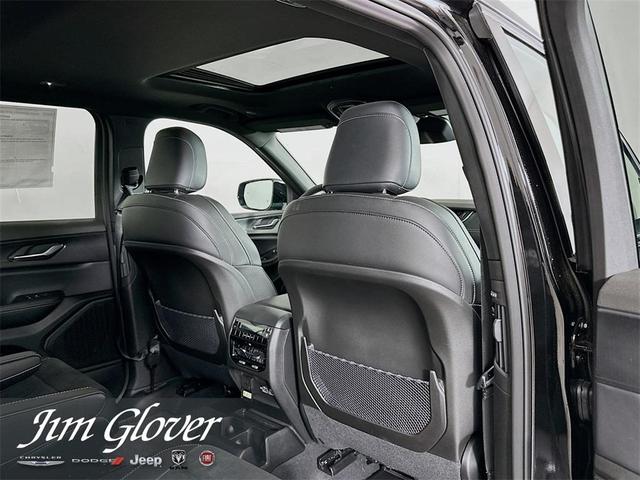 Photo of 2025 Diamond Black Jeep Grand Cherokee L