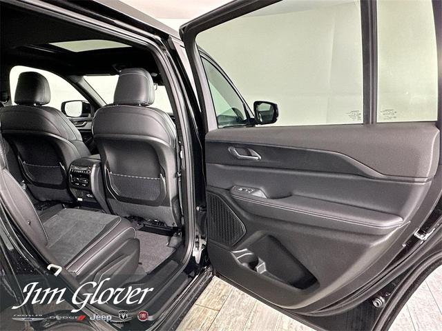 Photo of 2025 Diamond Black Jeep Grand Cherokee L