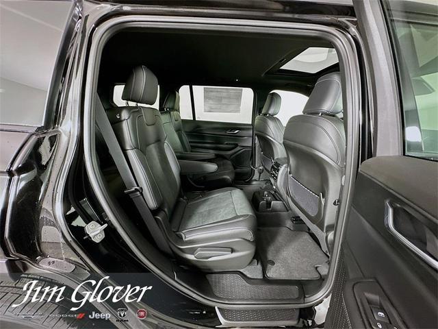 Photo of 2025 Diamond Black Jeep Grand Cherokee L
