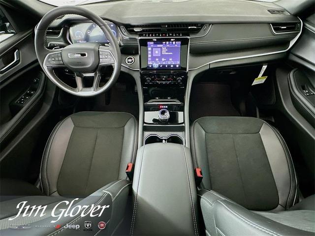 Photo of 2025 Diamond Black Jeep Grand Cherokee L