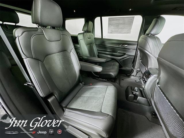 Photo of 2025 Diamond Black Jeep Grand Cherokee L