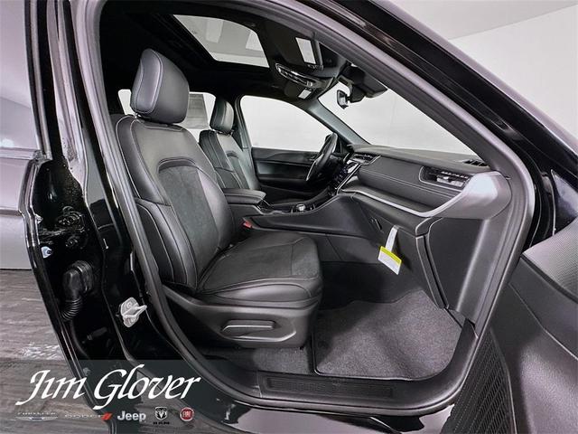 Photo of 2025 Diamond Black Jeep Grand Cherokee L