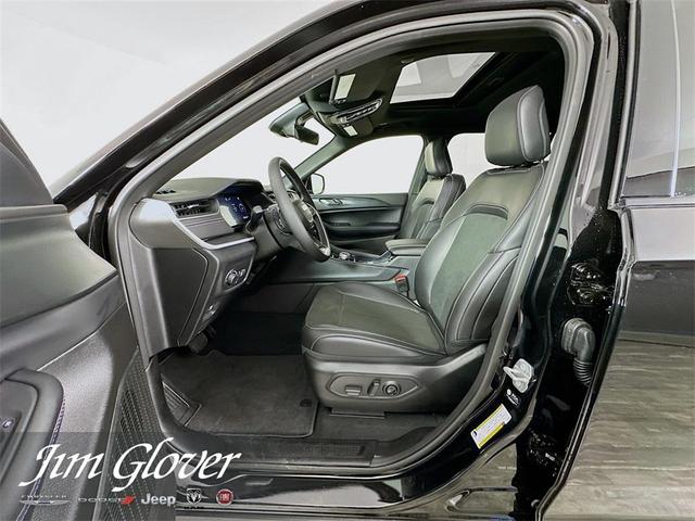 Photo of 2025 Diamond Black Jeep Grand Cherokee L