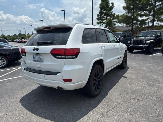 Photo of 2018 Bright White Clearcoat Jeep Grand Cherokee