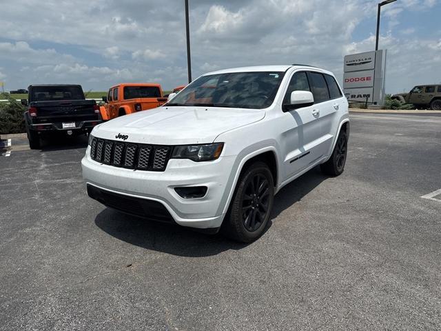 Photo of 2018 Bright White Clearcoat Jeep Grand Cherokee