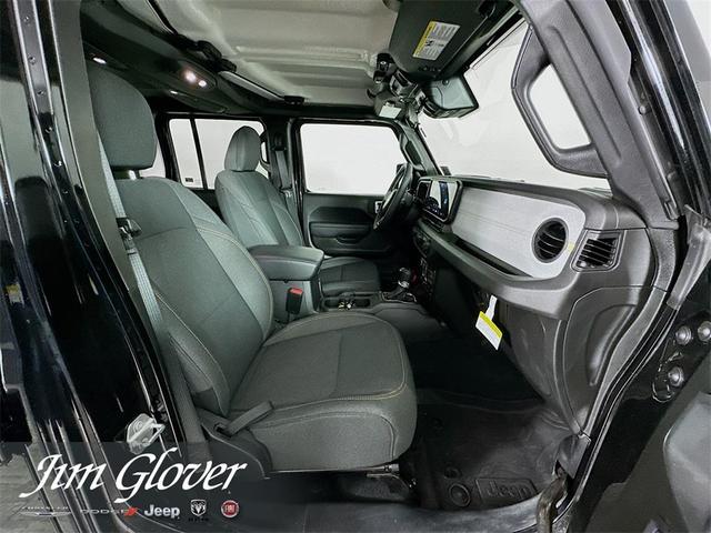 Photo of 2025 Black Clearcoat Jeep Gladiator