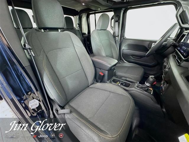 Photo of 2025 Black Clearcoat Jeep Gladiator
