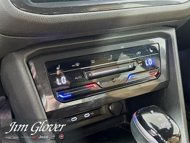 Photo of 2022 Deep Black Pearl Effect Volkswagen Tiguan