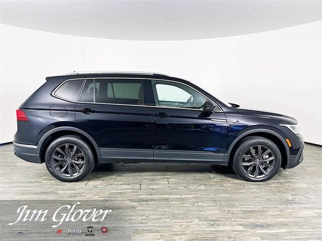 Photo of 2022 Deep Black Pearl Effect Volkswagen Tiguan