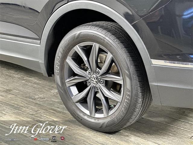 Photo of 2022 Deep Black Pearl Effect Volkswagen Tiguan