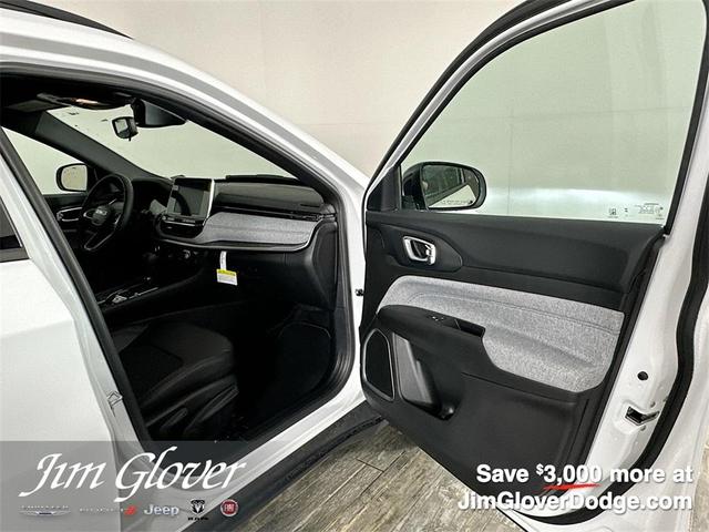 Photo of 2025 Bright White Clearcoat Jeep Compass