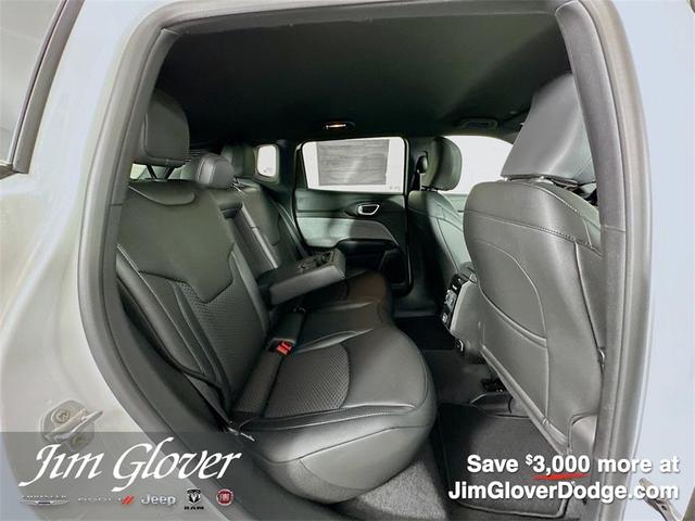 Photo of 2025 Bright White Clearcoat Jeep Compass